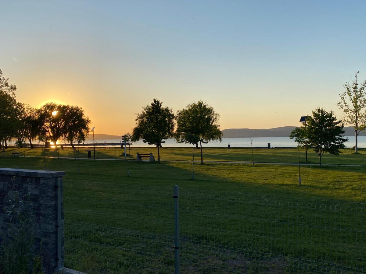 Bonnie-Premium Lelle Waterfront Private Apartment Balatonlelle Zewnętrze zdjęcie